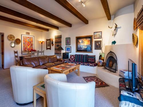 Cielo Grande 305 2 Bedrooms HDTV Pet Friendly Sleeps 6 - image 3