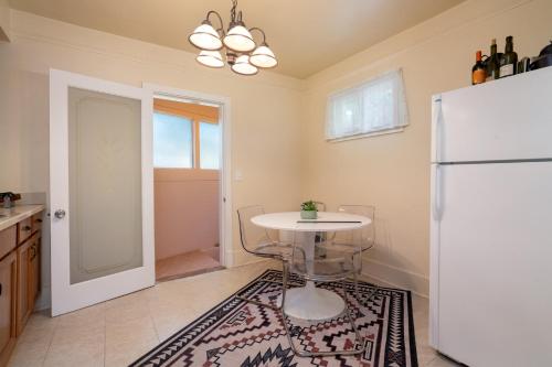 Gomez Gardens 2 Bedrooms Sleeps 4 - image 12