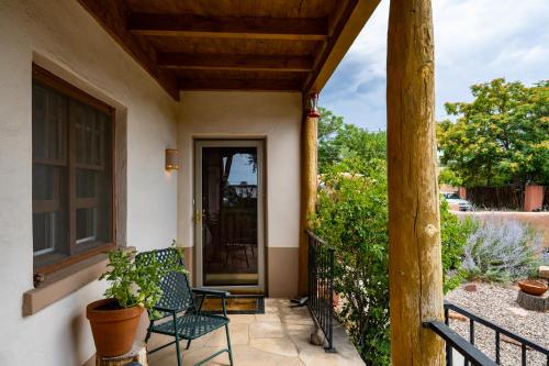 Gomez Gardens 2 Bedrooms Sleeps 4 - image 10