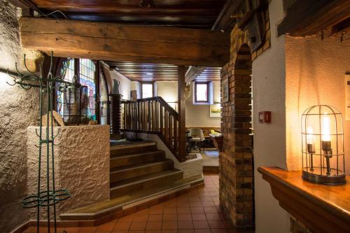 ผับ/เลาจน์, Hotel De La Couronne in ริควิ