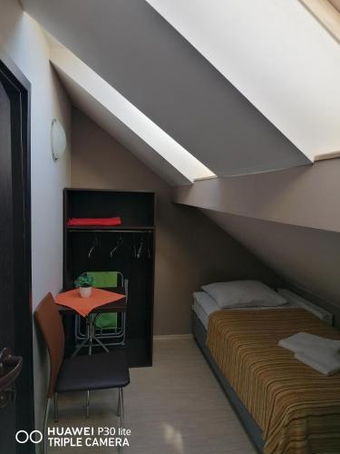 1 twin bed