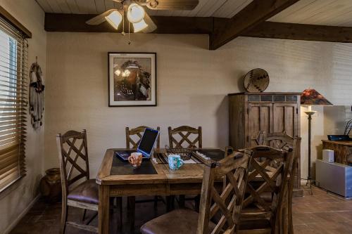 Artist Road #30 2 Bedrooms Fireplace Pool Access Washer/Dryer Sleeps 4 - image 11