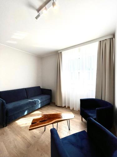 2 twin beds, 1 sofa bed
