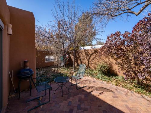 Puertas de Canyon Road 2 Bedrooms Sleeps 4 Fireplace WiFi Garage - image 6