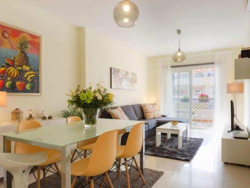 Two bedroom apt close to the City Centre and Beach