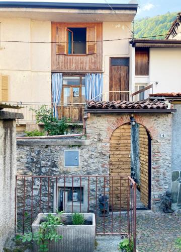  Charming traditional mountain house in Taceno