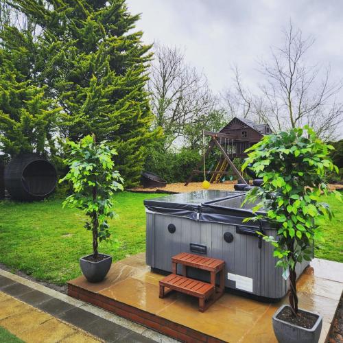 Luxury Garden Suite With Private Hot Tub Near Stansted and Cambridge - Apartment - Saffron Walden