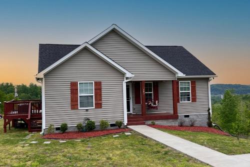 GREAT Guest Suite with Private Entry & Deck! ONLY 25 Mins to Nashville! Pets Welcome with Pet Fee