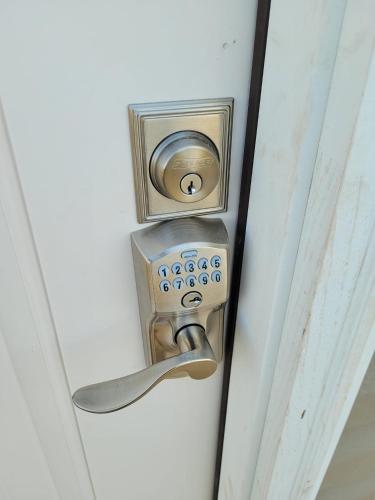 GREAT Guest Suite with Private Entry & Deck! ONLY 25 Mins to Nashville! Pets Welcome with Pet Fee