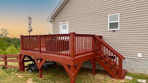 Pet-Friendly, GREAT Guest Suite with Private Entry & Deck! ONLY 25 Mins from Downtown Nashville!