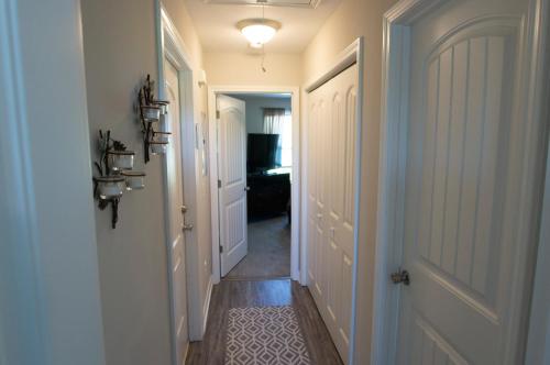 Pet-Friendly, GREAT Guest Suite with Private Entry & Deck! ONLY 25 Mins from Downtown Nashville!