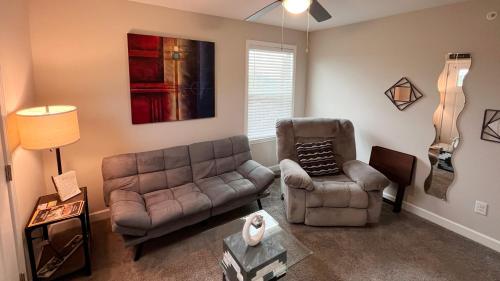 Pet-Friendly, GREAT Guest Suite with Private Entry & Deck! ONLY 25 Mins from Downtown Nashville!