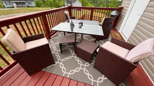 Pet-Friendly, GREAT Guest Suite with Private Entry & Deck! ONLY 25 Mins from Downtown Nashville!