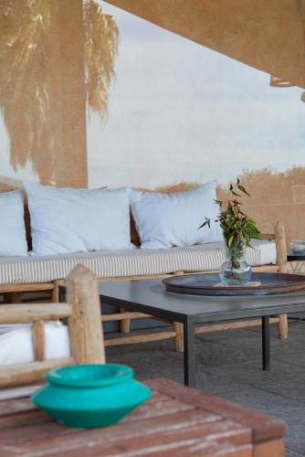 Wonderful villa with swimming pool near the sea.