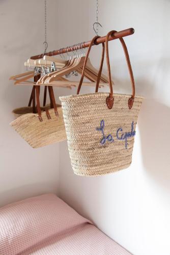 Wonderful villa with swimming pool near the sea.