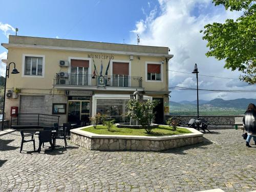 Bar/lounge, Villa Soppena: casa in montagna nella neve in Montaquila