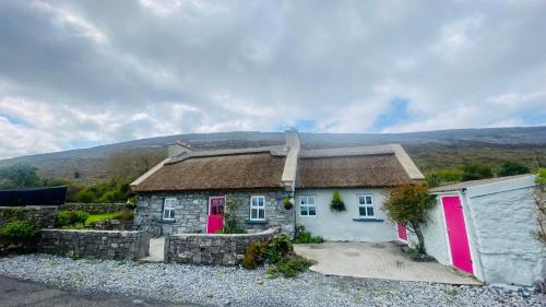 Oranuisce Thatch Cottage Ballyvaughan