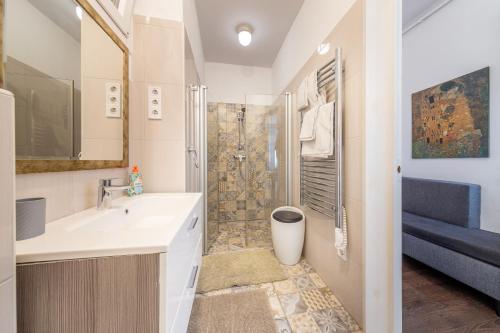 Margit Apartment - image 2