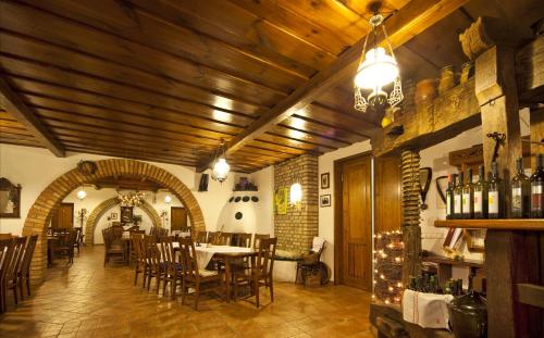 Pub/Hol, Koczor Winery and Guesthouse in Balatonfured