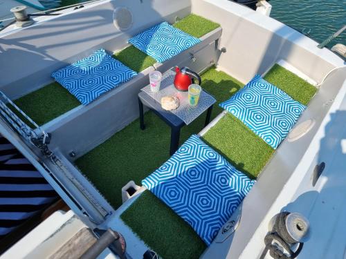 VOILIER AU SOLEIL LEVANT