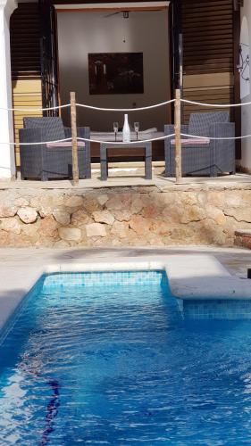 private Villa mit eigenem Pool unter Palmen