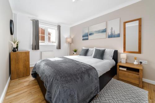Charming 2BR Ground Floor Flat in Sholing, 11 Mins from City Centre - Recently Set Up with Love - Ocean Village