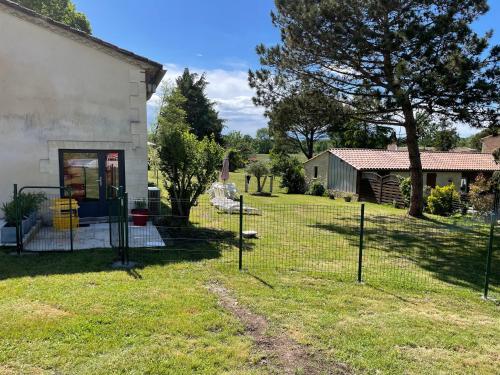 La Tour du Sorbey - Gîte Nature Familial - Piscine - 3 à 6 Pax