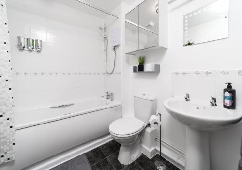 Charming 2BR Ground Floor Flat in Sholing, 11 Mins from City Centre - Recently Set Up with Love in Sholing