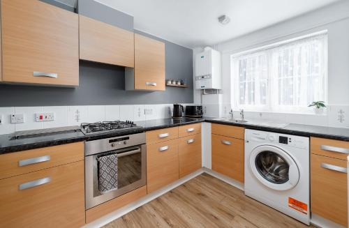 Charming 2BR Ground Floor Flat in Sholing, 11 Mins from City Centre - Recently Set Up with Love in Sholing