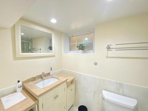 COMFY Basement Home 2 Bdrm1Den 3Queen Beds - image 2