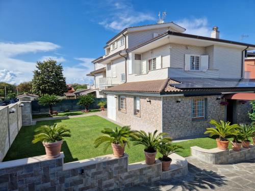 Castelbarco House B, Рим