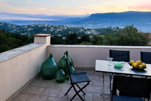 Grande Maison de charme 8 personnes avec magnifiques vues sur les collines à 20 min de NICE - Location saisonnière - Aspremont