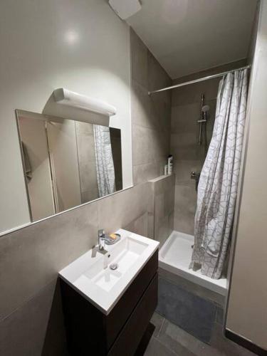 Une nuance de fantaisie in อองกูเลม