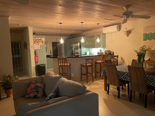 Nanpa, Luxury Family Three Bed Villa, St James West coast, Private pool, Saint James (fotografie 3)