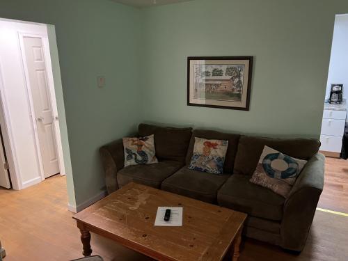 Boat House Ground Floor #2 - 1 BR WaterFront, Wifi apts in Norfolk, USA