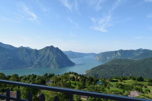  Sun Paradise Mountain Lake Iseo Hospitality, Pension in Bossico