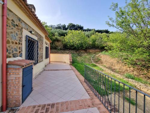 VILLA in 8 ettari di campagna, a 20' dal mare