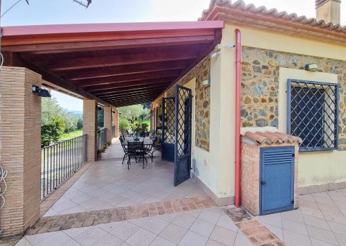 VILLA in 8 ettari di campagna, a 20' dal mare