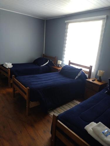 3 twin beds