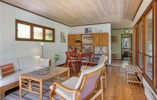  2 Bedroom Awesome Home In Højby in Højby