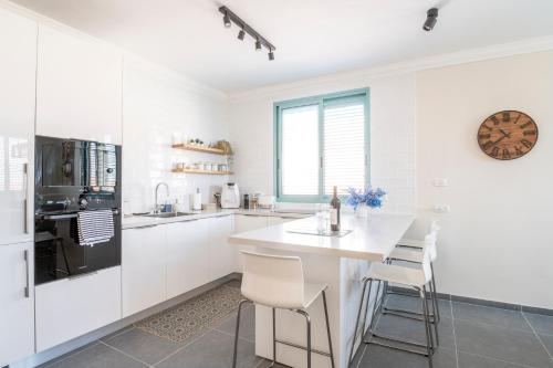 Midrahov Luxury Apartment in ซิครอน ยาอาคอฟ