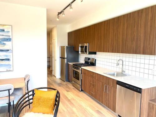 Lovely Brand New Suite in ซิดนีย์ (บริติชโคลัมเบีย)