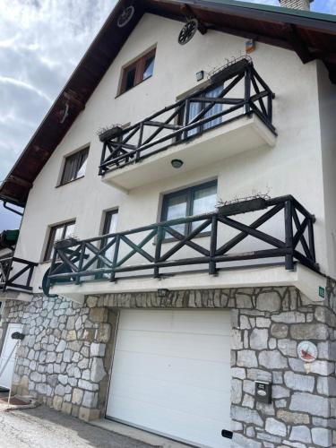 Hotelli välisilme, Villa Veranda in Umoljani