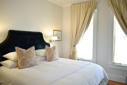 Sparrow Grove Manor Room Type - Standard Suite