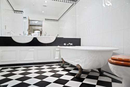 Wellesley Boutique Hotel - image 4