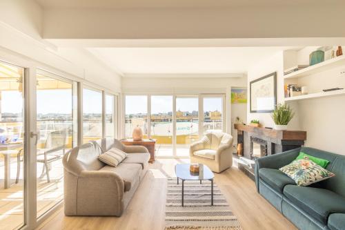 OceanFront & Big Terrace Private Condo, Oeiras