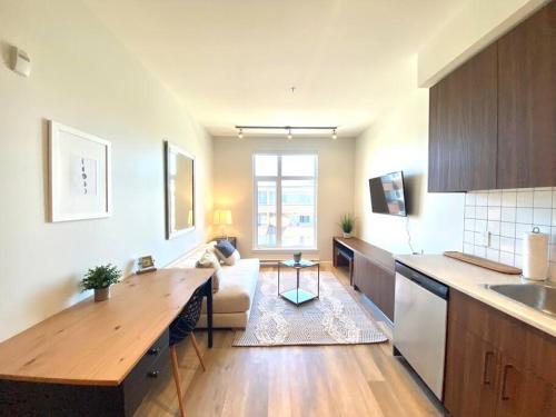 Lovely Brand New Condo near สนามบินนานาชาติวิกตอเรีย