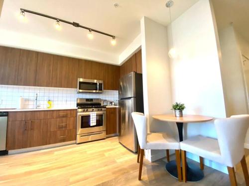 Lovely Brand New Condo near สนามบินนานาชาติวิกตอเรีย