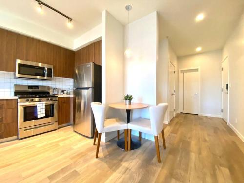 Lovely Brand New Condo near สนามบินนานาชาติวิกตอเรีย