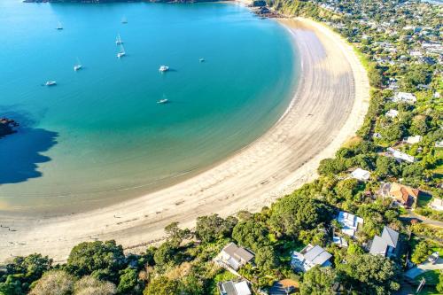 Oneroa Beach Hideaway photo 3